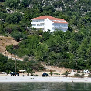 Filoxenia & Aparthotel Poros (Kefalonia)